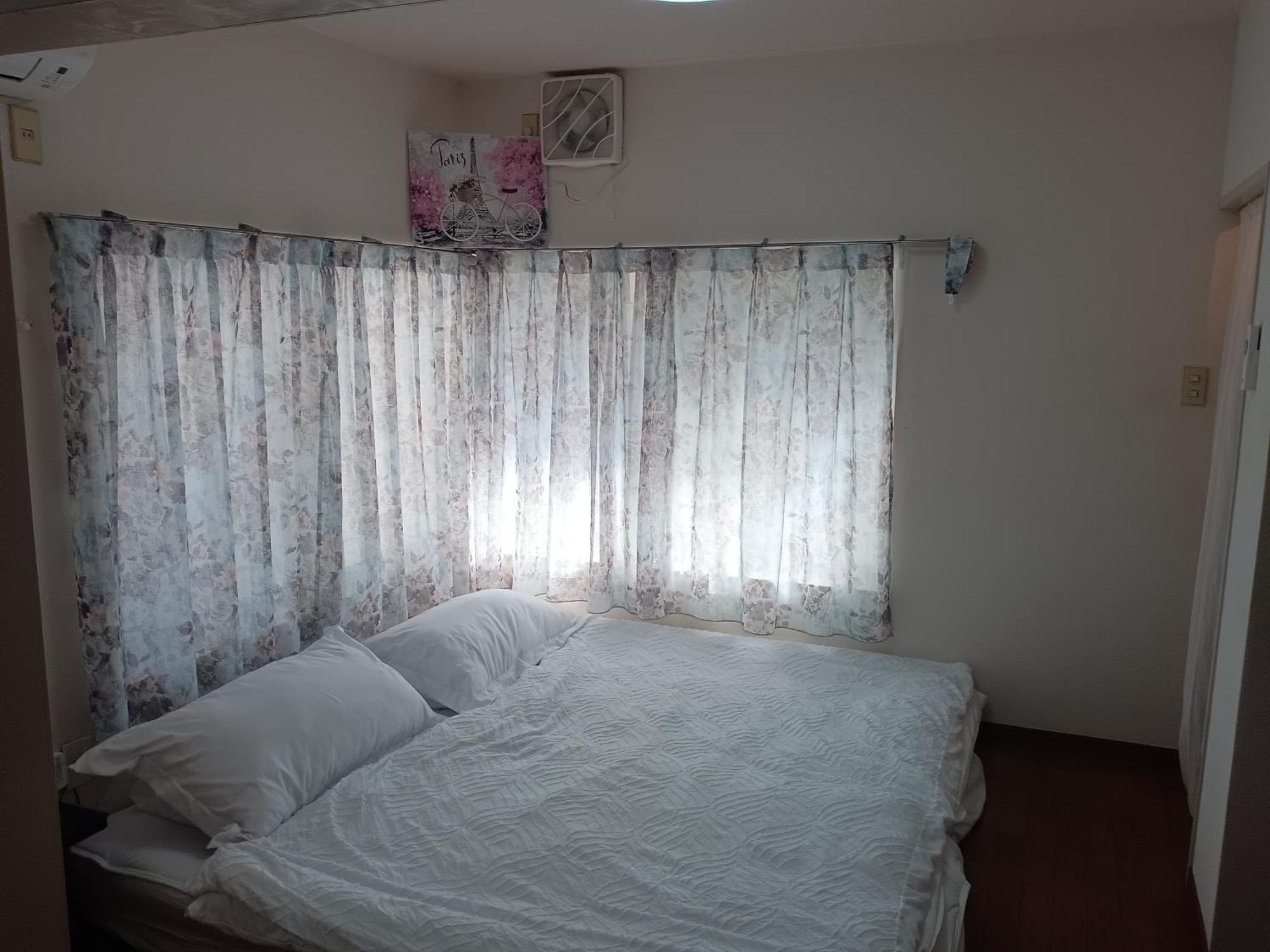 Tokyo Downtown Bed & Breakfast Room photo